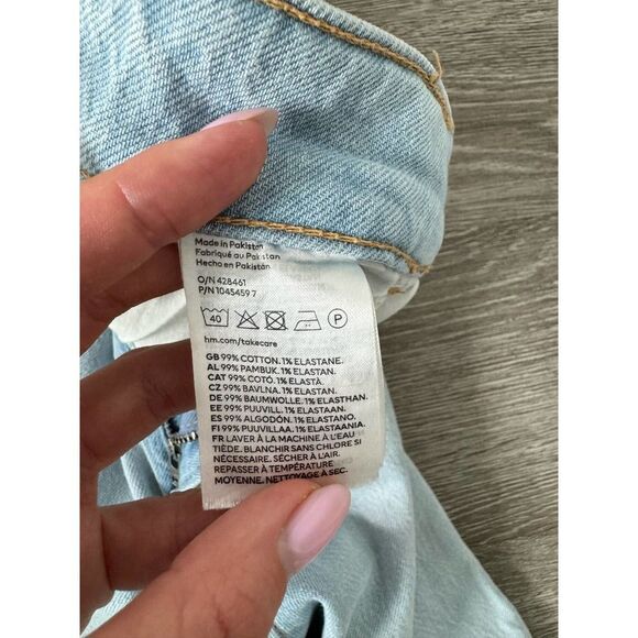 H&M EUC High Rise Wide Leg Jeans Size 6 Light Wash Distressed - Picture 12 of 15